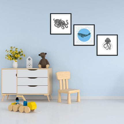 Posterset bestehend aus 3 Motiven von der Unterwasserwelt. Modernen Motive im Mandala-Stil mit Wal, Krake und Qualle im Kinderzimmer an der Wand.