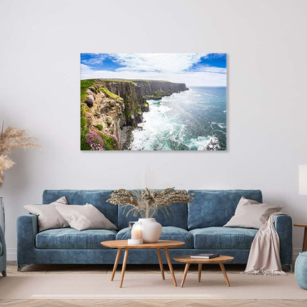 Urlaubsbild auf Leinwand, toller Ausblick auf die Atlantikküste auf das weite Meer, über einer blauen Couch im Wohnzimmer