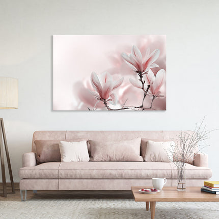Beeindruckendes Magnolienbild in ener Nahaufnahme auf weißen Hintergrund. Über dem Sofa schafft diese Wanddekoration eine entspannte und meditative Atmosphäre, die Ihren Raum in eine Oase der Ruhe verwandelt.