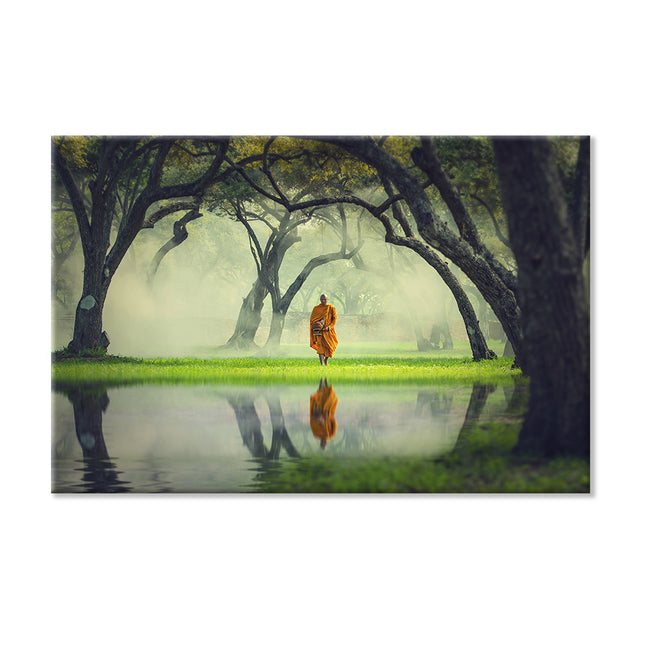 Tolles Leinwandbild mit friedvollem Mönch. Der atemberaubenden Wandaufkleber, zeigt eine Szene tiefster Ruhe und Besinnlichkeit ein. Holen Sie sich Ihren Ruhepol nach Hause.