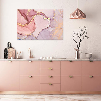 Bringen Sie einen Hauch von Luxus in Ihr Zuhause mit unserer Leinwand in Marmoroptik in rosa, lila und beige. Diese elegante Dekoration verleiht Ihrem Raum, hier einer rosanen Küche eine edle und stilvolle Atmosphäre.