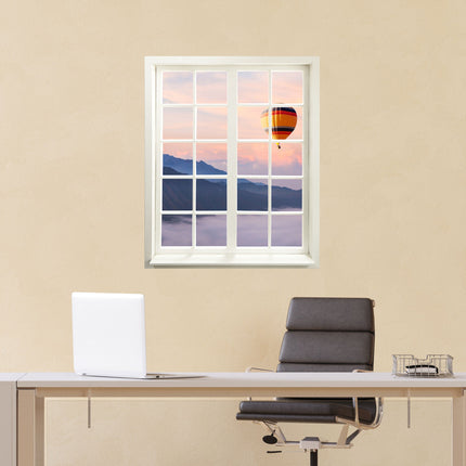 Gedrucktes Foto für Wände und Möbel, mit einem Sprossenfenstermotiv und Blick auf einen fliegenden Heißluftballon