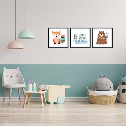 Posterset bestehend aus 3 niedlichen Tiermotiven von einem Fuchs und Bär sowie den Spruch „Be Brave little one“.