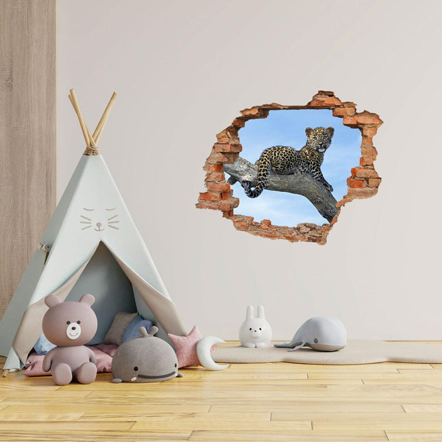 Wandaufkleber Wandtattoo in Form eines Wanddurchbruchs  von einem Leopardenbaby als Hauptbild im Kinderzimmer