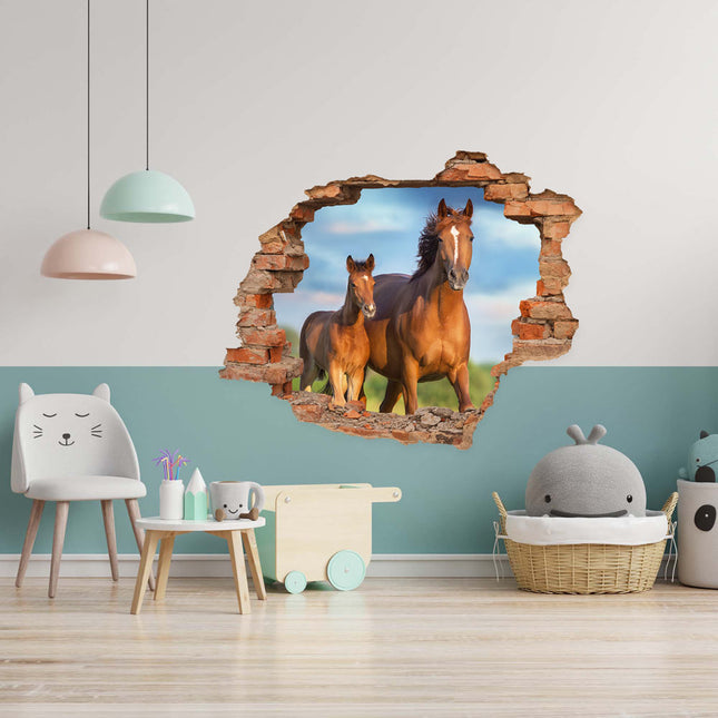 Wandaufkleber Wandtattoo in Form eines Wanddurchbruchs  von einem Pferd mit Fohlen als Hauptbild im Kinderzimmer über der Spieleecke