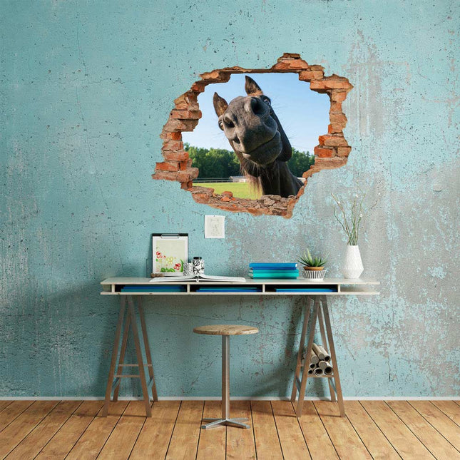 Wandaufkleber Wandtattoo in Form eines Wanddurchbruchs  mit einem Pferdekopf als Hauptbild über einem Schreibtisch an der blauen Wand