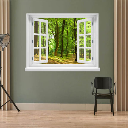 Bringen Sie die beruhigende Natur direkt zu sich nach Hause! Selbstklebendes Wandmotiv in Form eines geöffneten Fensters mit Blick auf einen sonnigen Waldweg, an einer grünen Wand in einem Studio. Die perfekte Dekoration für Ruhe und Entspannung.